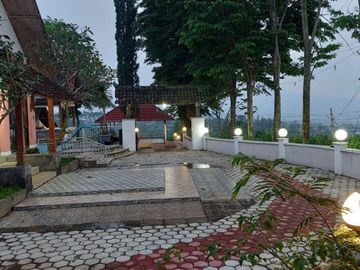 CARI VILLA AREA MALANG?? NIH LHOO VILLA LUAS POLL