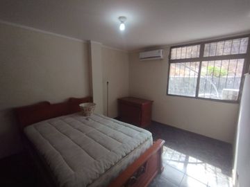 VENTA DEPARTAMENTO URDESA CON PARQUEO