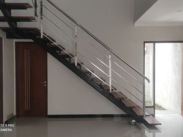 Rumah baru 2 Lantai jalan kabupaten dalam ringroad