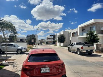 Residencial loretta 2 niveles vigilancia nueva