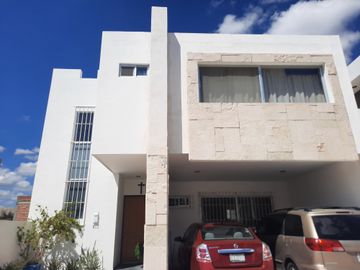 Residencial loretta 2 niveles vigilancia nueva