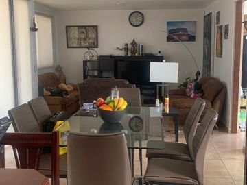 CASA EN VENTA CON JARDIN Y TERRAZA