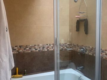 CASA EN VENTA CON JARDIN Y TERRAZA