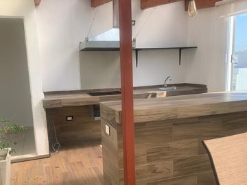 CASA EN VENTA CON JARDIN Y TERRAZA