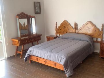CASA EN VENTA CON JARDIN Y TERRAZA