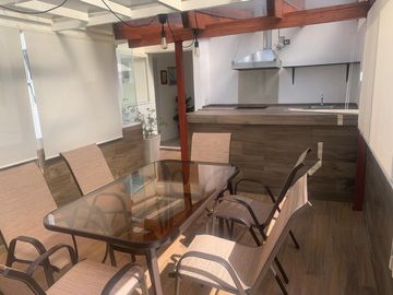 CASA EN VENTA CON JARDIN Y TERRAZA