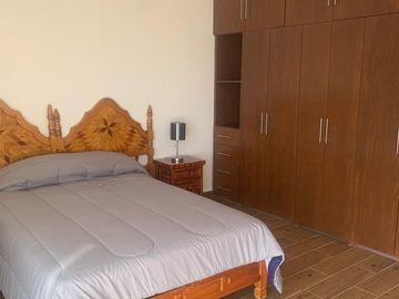 CASA EN VENTA CON JARDIN Y TERRAZA