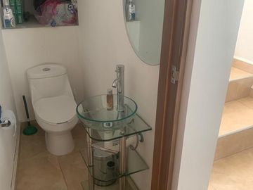 CASA EN VENTA CON JARDIN Y TERRAZA