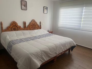CASA EN VENTA CON JARDIN Y TERRAZA