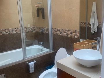 CASA EN VENTA CON JARDIN Y TERRAZA