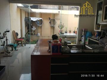 Rumah Cisaranten Dengan sebagian isinya | SUKARNA
