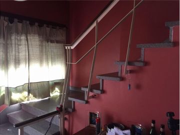 Casa 4 ambientes con garage + local Flores Sur