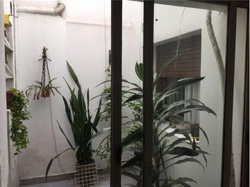 Casa 4 ambientes con garage + local Flores Sur
