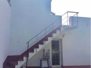 Casa 4 ambientes con garage + local Flores Sur