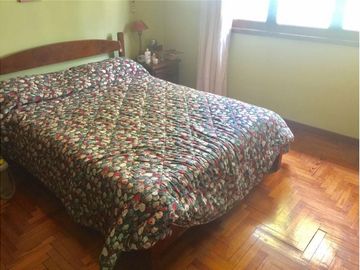 Casa 4 ambientes con garage + local Flores Sur