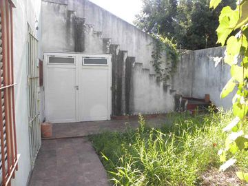 Casa en venta en Isidro Casanova