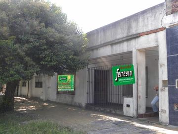 Casa en venta en Isidro Casanova