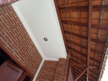TERMURAH, Siap HUNI rumah etnik 1 lantai dekat pusat kota.