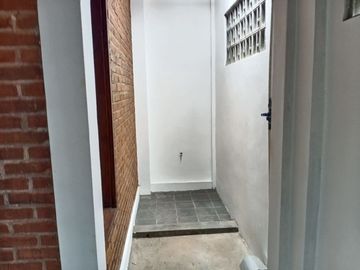 TERMURAH, Siap HUNI rumah etnik 1 lantai dekat pusat kota.
