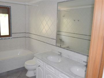 Casa en venta Lo Barnechea de 5 dorm. en Lo Barnechea