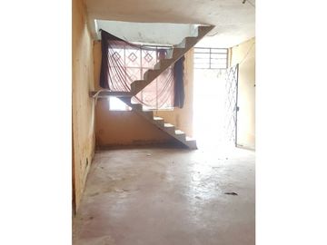 REMATE CASA DE 2 PISOS EN AVENIDA A PRECIO DE TERRENO EN CHICLAYO
