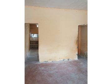 REMATE CASA DE 2 PISOS EN AVENIDA A PRECIO DE TERRENO EN CHICLAYO