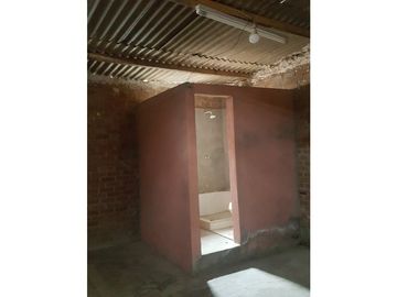 REMATE CASA DE 2 PISOS EN AVENIDA A PRECIO DE TERRENO EN CHICLAYO