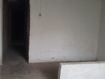 REMATE CASA DE 2 PISOS EN AVENIDA A PRECIO DE TERRENO EN CHICLAYO
