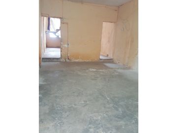 REMATE CASA DE 2 PISOS EN AVENIDA A PRECIO DE TERRENO EN CHICLAYO