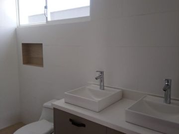 Casa por estrenar de venta en Cumbaya