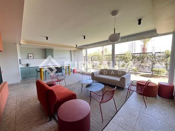 Departamento en venta de 2 dorm con est y bod en La Florida