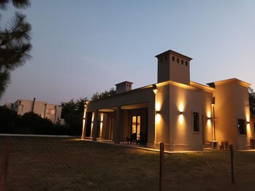 Casa en alquiler amoblada y equipada  en  el Barrio El Cardal I