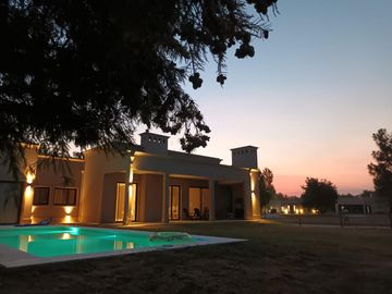 Casa en alquiler amoblada y equipada  en  el Barrio El Cardal I