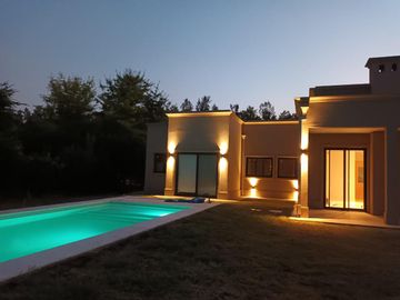 Casa en alquiler amoblada y equipada  en  el Barrio El Cardal I