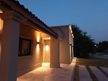 Casa en alquiler amoblada y equipada  en  el Barrio El Cardal I