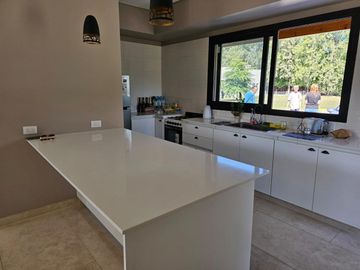 Casa en alquiler amoblada y equipada  en  el Barrio El Cardal I