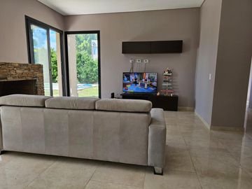 Casa en alquiler amoblada y equipada  en  el Barrio El Cardal I