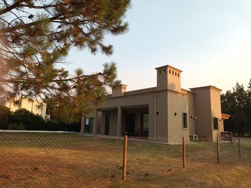 Casa en alquiler amoblada y equipada  en  el Barrio El Cardal I