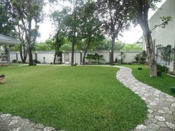 Elegant Spacious Bungalow House with 4 Bedroom for sale in A