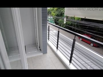 SOCORRO QUEZON CITY, CORNER W/ 5-ROOMS 3-PARKING BALCONY