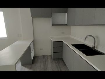 SOCORRO QUEZON CITY, CORNER W/ 5-ROOMS 3-PARKING BALCONY