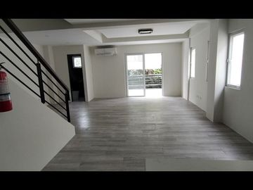 SOCORRO QUEZON CITY, CORNER W/ 5-ROOMS 3-PARKING BALCONY