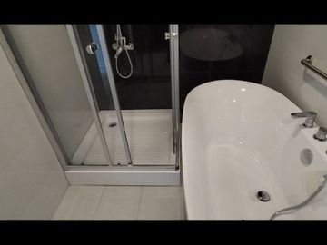 SOCORRO QUEZON CITY, CORNER W/ 5-ROOMS 3-PARKING BALCONY