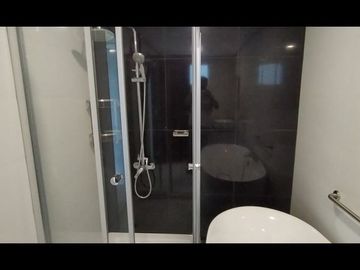 SOCORRO QUEZON CITY, CORNER W/ 5-ROOMS 3-PARKING BALCONY