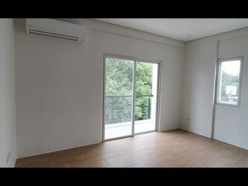 SOCORRO QUEZON CITY, CORNER W/ 5-ROOMS 3-PARKING BALCONY