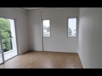 SOCORRO QUEZON CITY, CORNER W/ 5-ROOMS 3-PARKING BALCONY