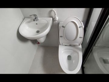 SOCORRO QUEZON CITY, CORNER W/ 5-ROOMS 3-PARKING BALCONY