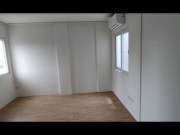 SOCORRO QUEZON CITY, CORNER W/ 5-ROOMS 3-PARKING BALCONY