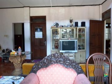Rumah Bangus dengan Tanah Luas di Condongcatur, Sleman