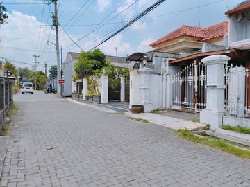 Rumah Bangus dengan Tanah Luas di Condongcatur, Sleman
